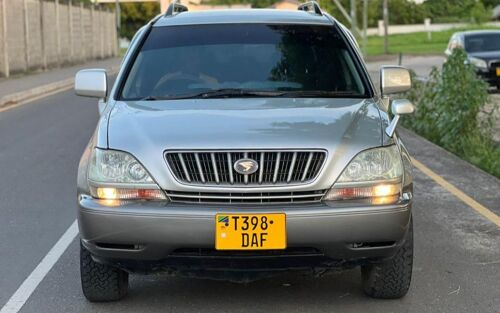 Toyota Harrier old 