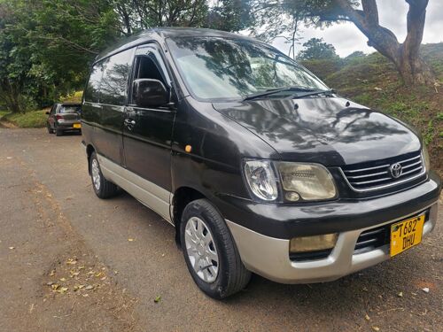 Toyota Noah SR40