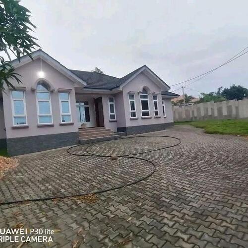 Three bedrooms house for rent
