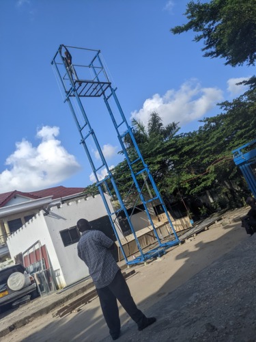 Electric Scaffold Lifts