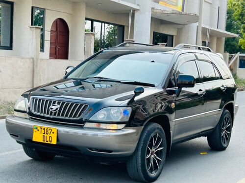 Toyota Harrier old