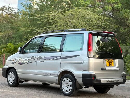 Toyota Noah SR40