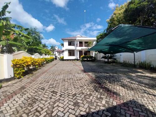 Six bedroom house for rent