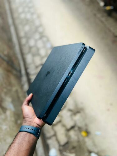 ps4 slim with games 2 pad