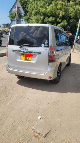 Toyota Noah ELH