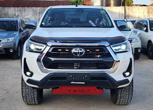 TOYOTA HILUX PICK UP NAUZA NEW