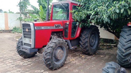 Massey ferguson 590 4WD 
