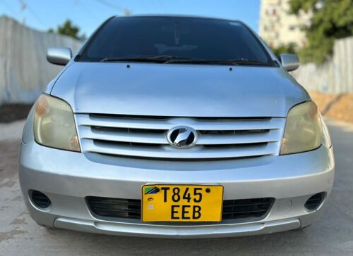 NAUZA TOYOTA IST NZURI 