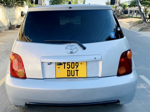 TOYOTA IST