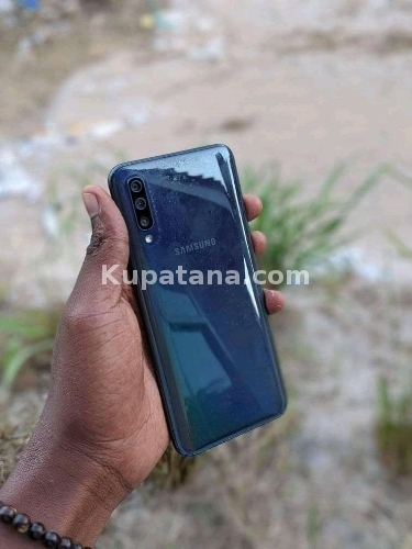 SAMSUNG A50