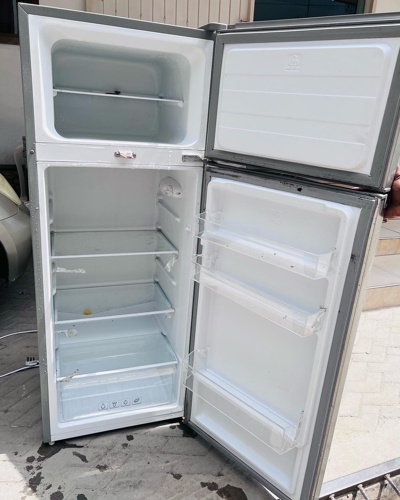 fridge lita 209L.
