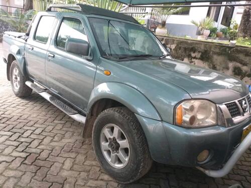 NISSAN PICK UP
