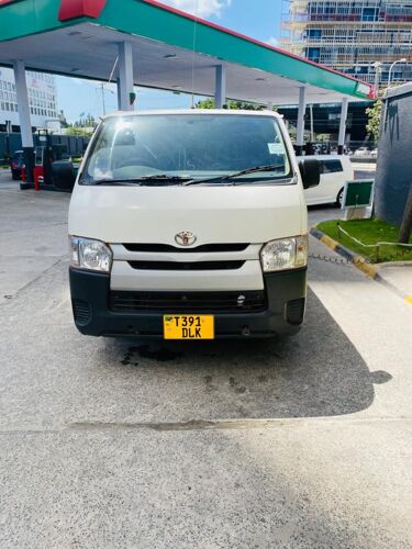 NAUZA TOYOTA HIACE MPYA