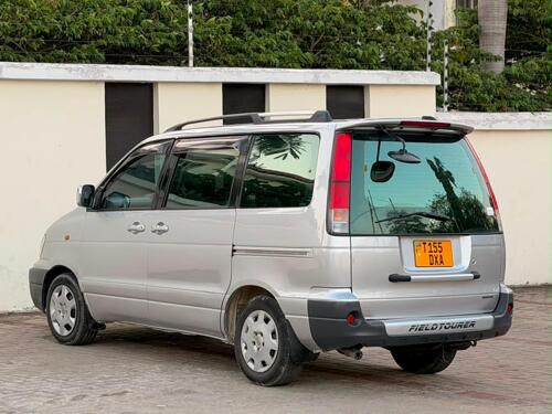 NAUZA TOYOTA NOAH 