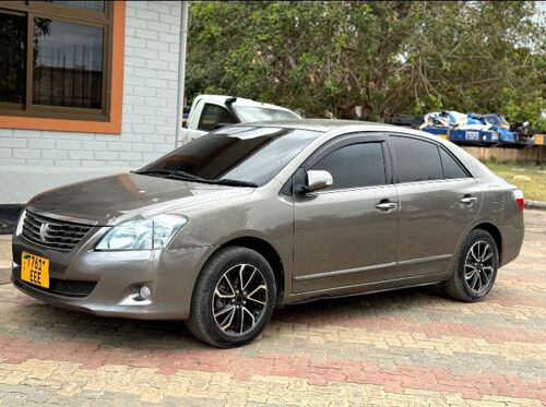 TOYOTA PREMIO F