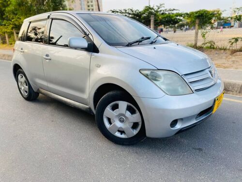 Toyota IsT DL