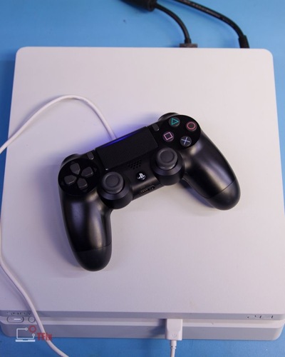PS4 SLIM WHITE EDITION USED
