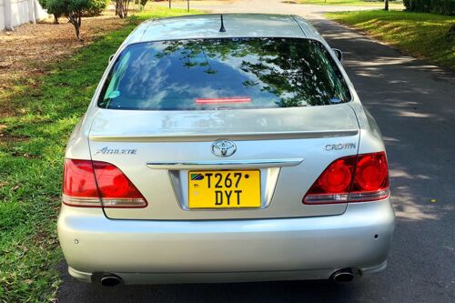NAUZA TOYOTA CROWN NZURI 