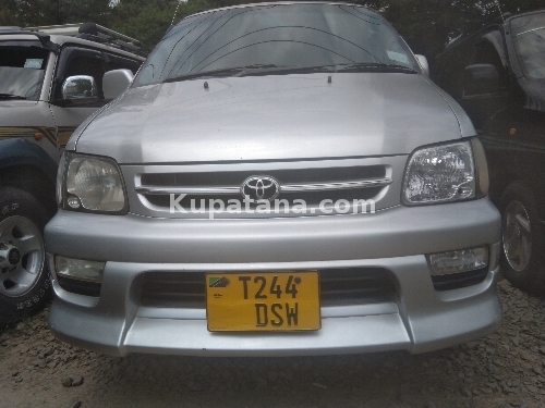 Toyota Noah inauzwa