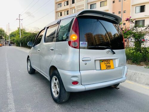 Toyota fun cargo DHH
