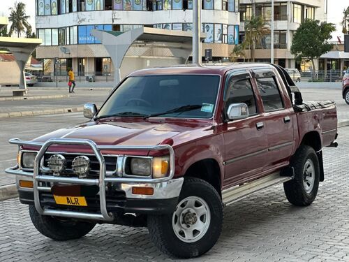 Inauzwa Toyota Hilux