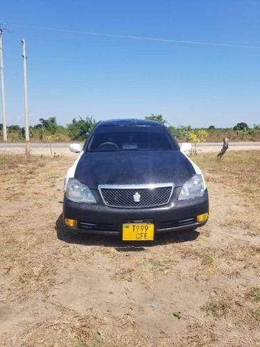 Nauza Toyota crown royal 