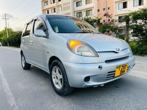 NAUZA TOYOTA FUNCARGO 