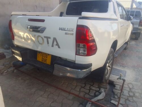 Hilux double cabin Pickup 