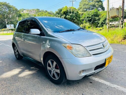 TOYOTA IST 2004 