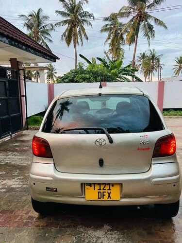 NAUZA TOYOTA VITZ