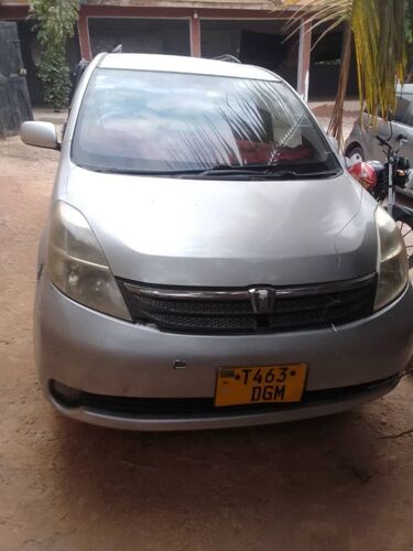 Toyota isis inauzwa 3.9