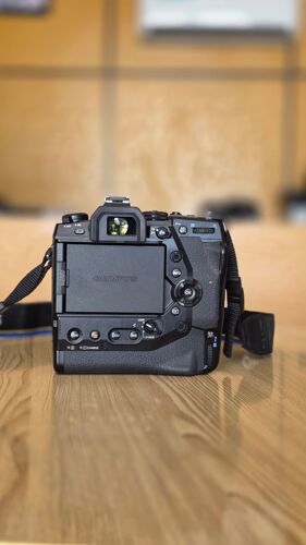 Olympus E-M1X
