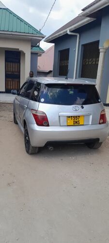 TOYOTA IST INAUZWA 