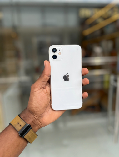 iPhone 11 plain 