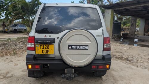 NAUZA MITSUBISHI PAJERO 