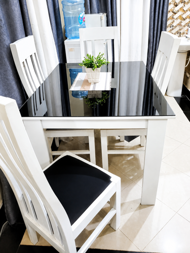 Dinning table for sale