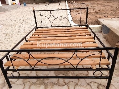 KITANDA NI 5X6 KINAUZWA KIKO MKOLANI, MWANZA