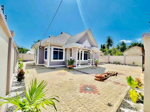 HOUSE FOR SALE/AT TEGETA WAZO CONTENA