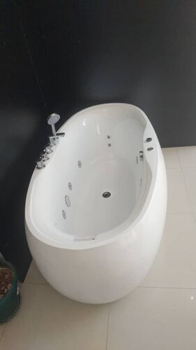 Jaccuzi bath tub