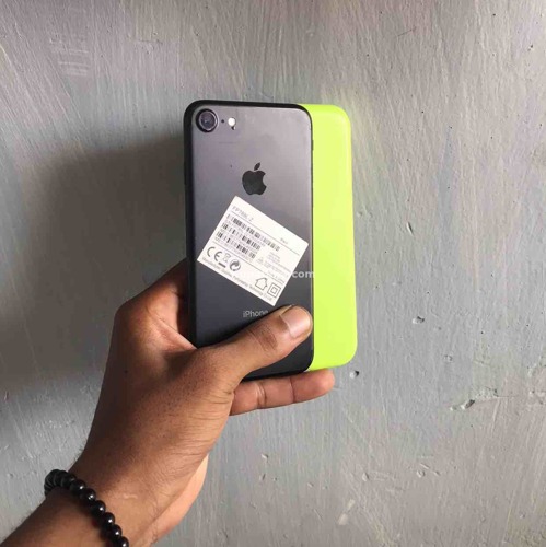 Iphone 7plain 128gb