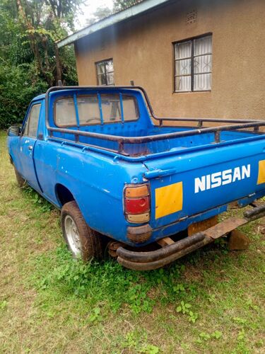 Nissan pickup 