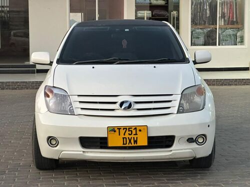 NAUZA TOYOTA IST NZURI 