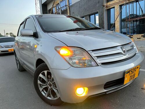 Toyota Ist 2004