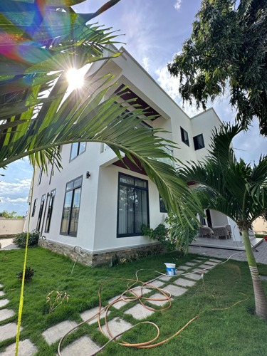LUXURIOUS POOL HOME AT MBWENI 