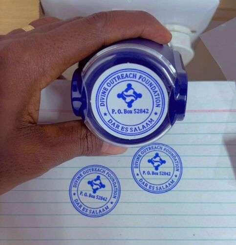 Muhuri wa round na logo
