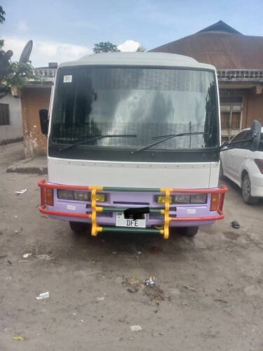 Nissan bus inauzwa