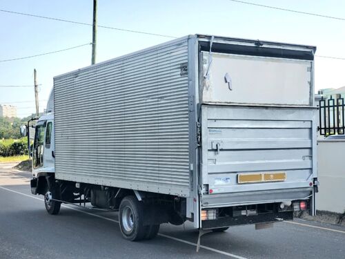 Isuzu Boxbody tan 4.5 manual