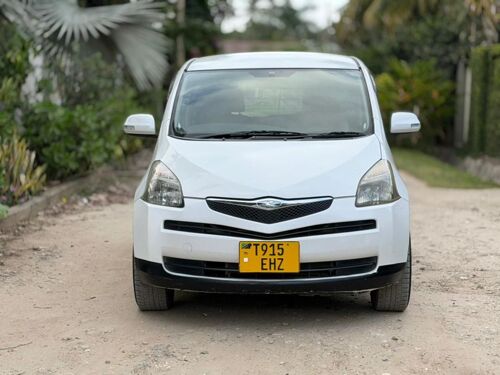 Toyota Ractis EHZ 1290cc 