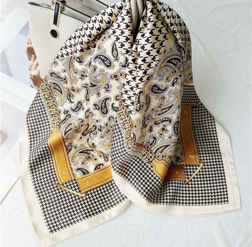 Silk scarf za kishua.
