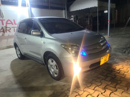 Toyota IST 2005